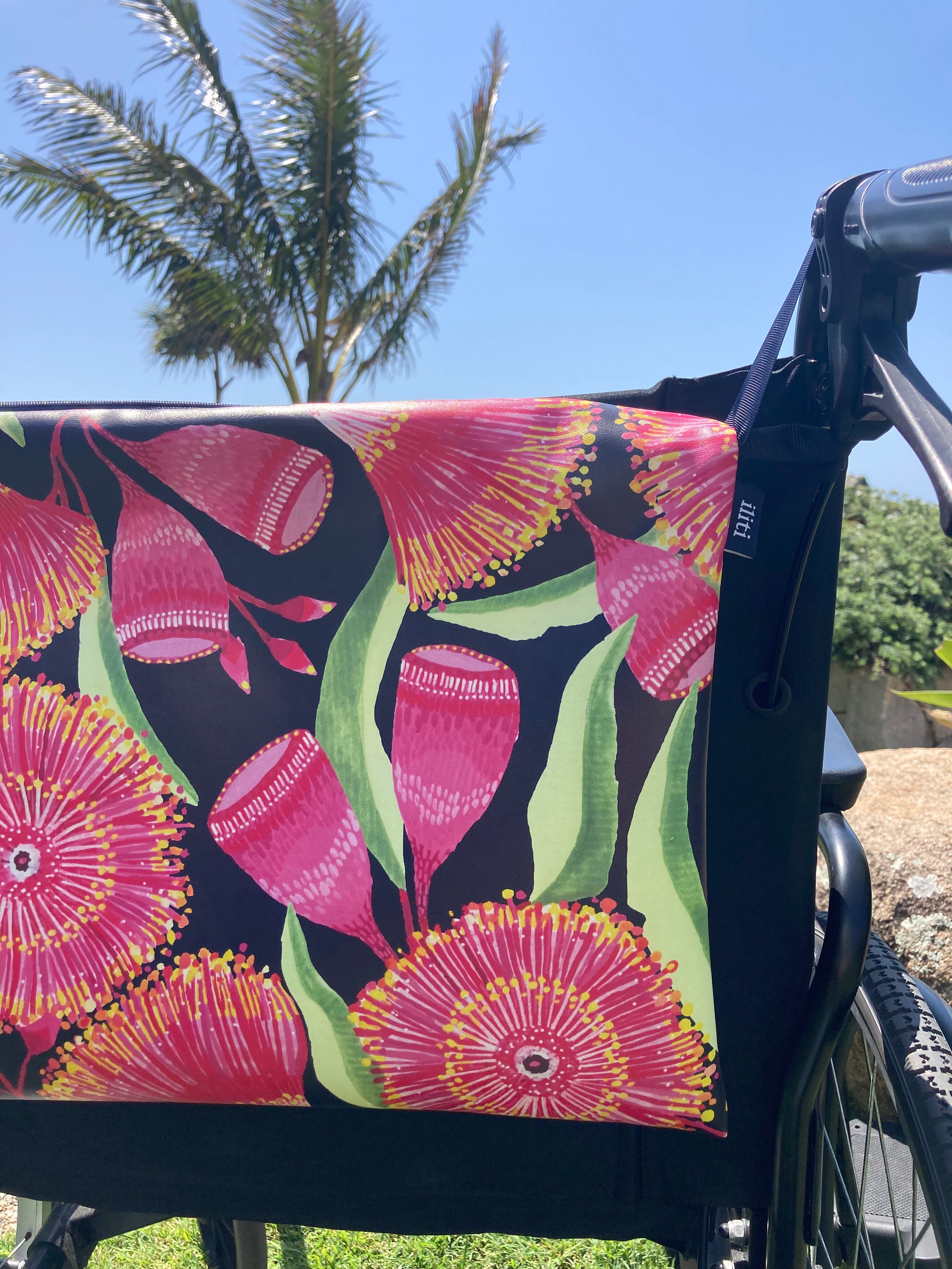 Universal tote